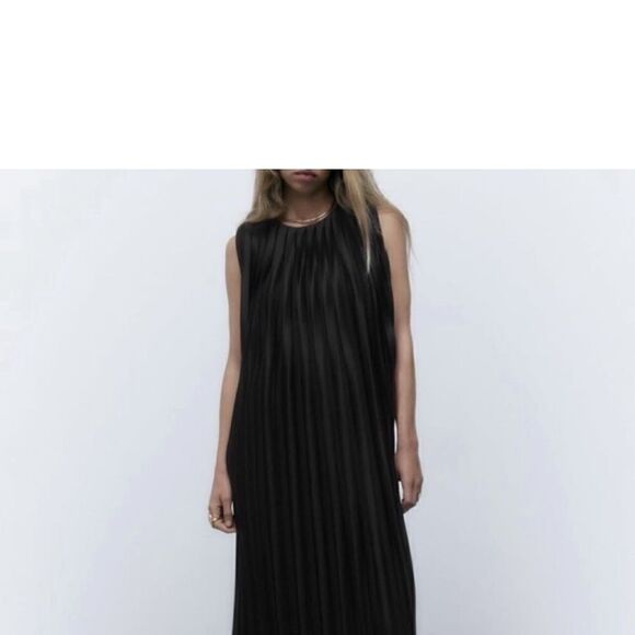 Zara Pleated Open Back Black Midi Dress
Size Small) - Picture 6 of 6
